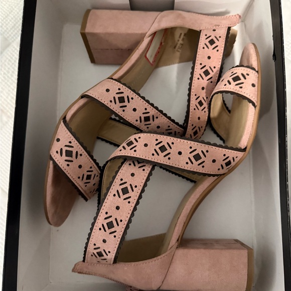 Chinese Laundry Women's Brown Cutout Sandals - Picture 5 of 6